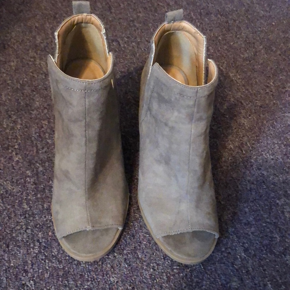 Heeled booties